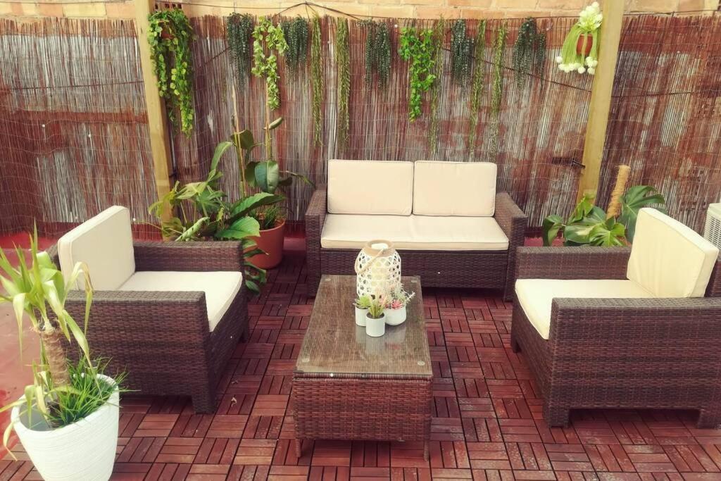 Ferienwohnung M4 Cool Terrace. 1 Min To Metro. 15 Min To Center Esplugues de Llobregat Exterior foto