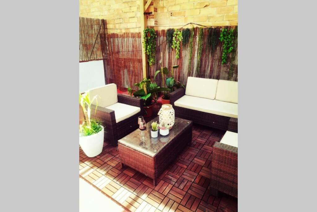 Ferienwohnung M4 Cool Terrace. 1 Min To Metro. 15 Min To Center Esplugues de Llobregat Exterior foto