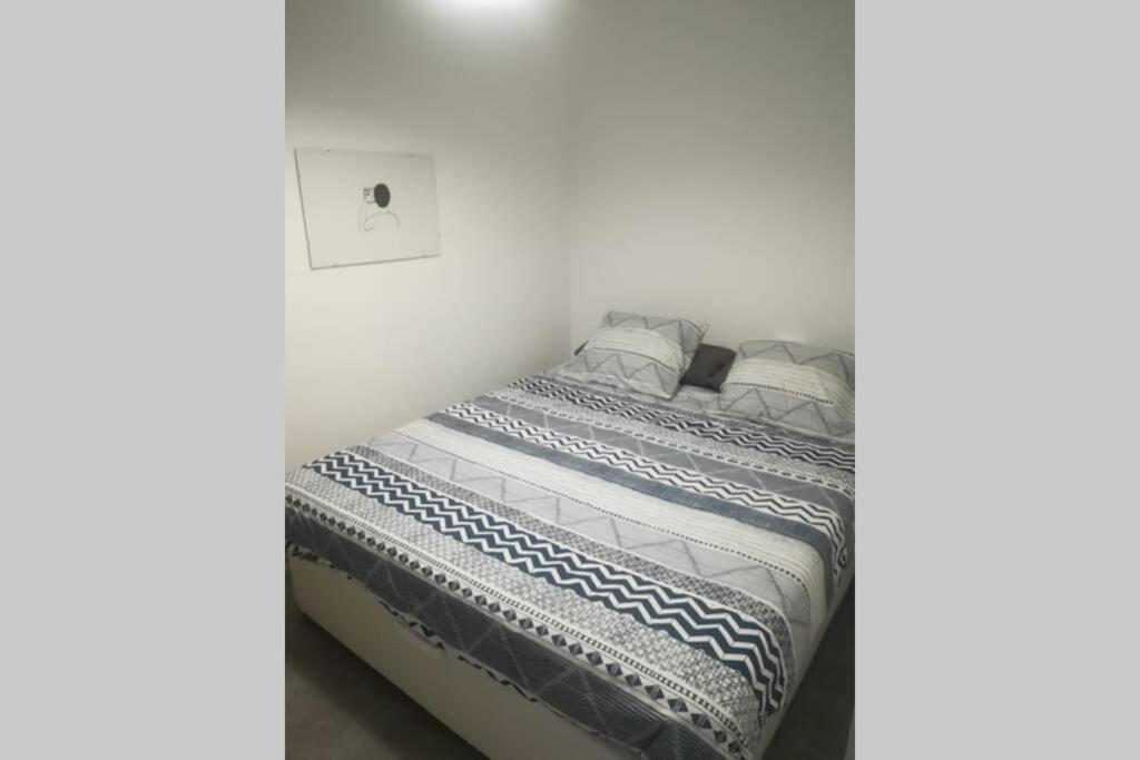 Ferienwohnung M4 Cool Terrace. 1 Min To Metro. 15 Min To Center Esplugues de Llobregat Exterior foto